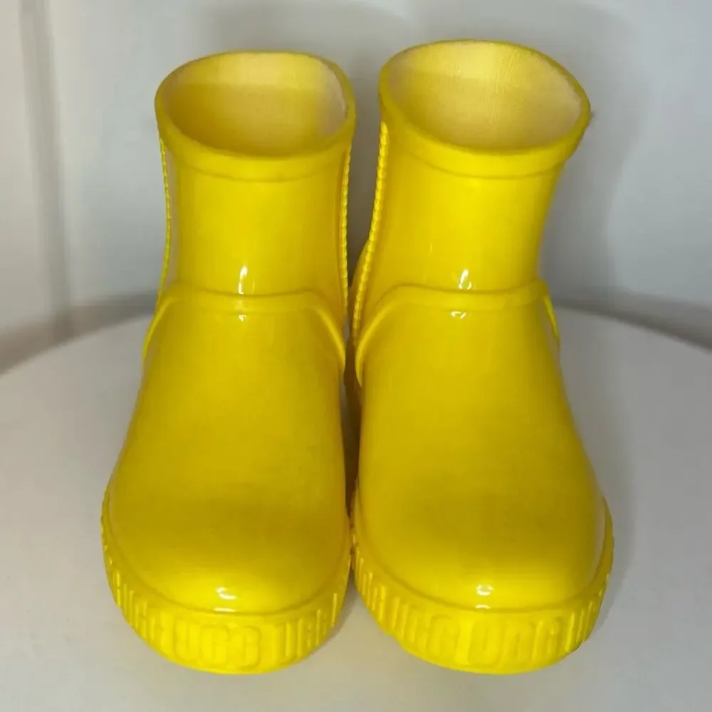 Ugg Drizlita kids canary yellow Sherpa lined rain boots. Size 1